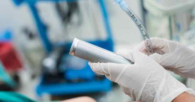 insert endotracheal tube